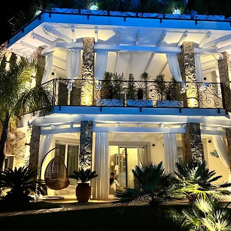Lejlighedshotel Domos & 4*