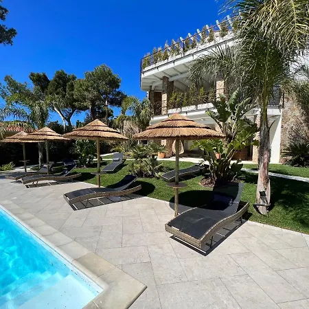 Hotel apartamentowy Domos & Porto Pino